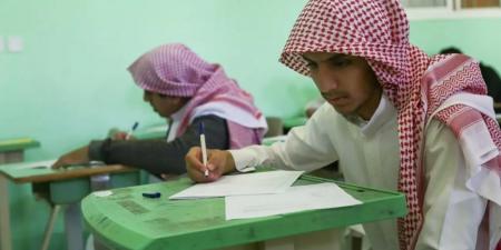 إلزام طلاب الثانوية بالزي الرسمي.. حرص على ربط الأجيال بالهوية السعودية الأصيلة - أرض المملكة