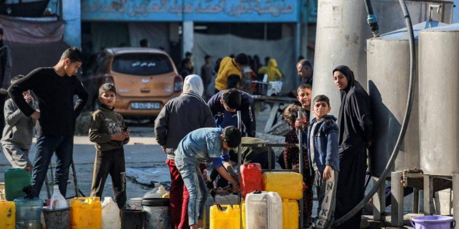 القاهرة الإخبارية: اصطفاف شاحنات المساعدات بالعريش استعدادا لدخولها غزة - أرض المملكة