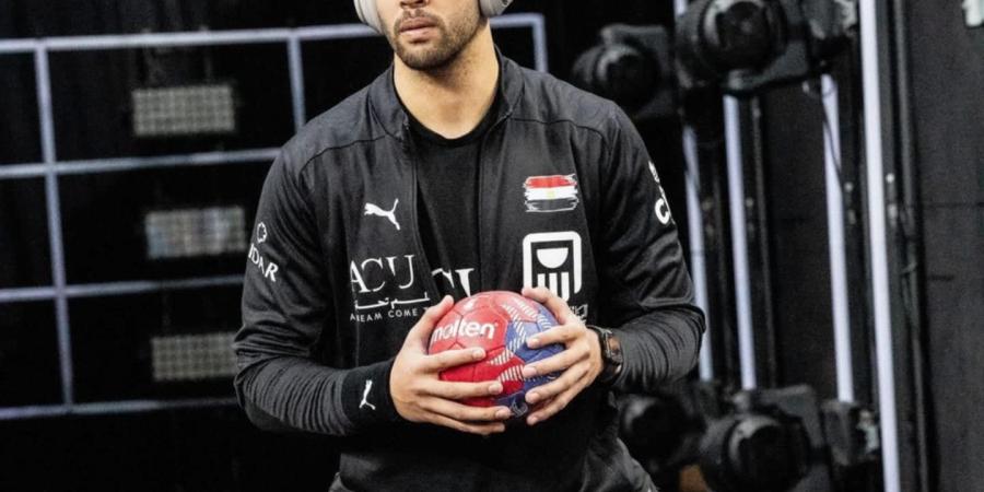 أحمد هشام دودو يدعم منتخب اليد في ربع نهائي بطولة العالم - أرض المملكة