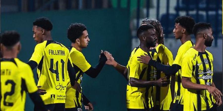 شاهد.. اتحاد جدة يطارد الهلال على قمة دوري روشن بثنائية في الشباب - أرض المملكة