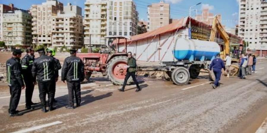 محافظ الدقهلية يوجه بسرعة الانتهاء من إصلاح كسر خط مياه بشارع الجيش في المنصورة - أرض المملكة