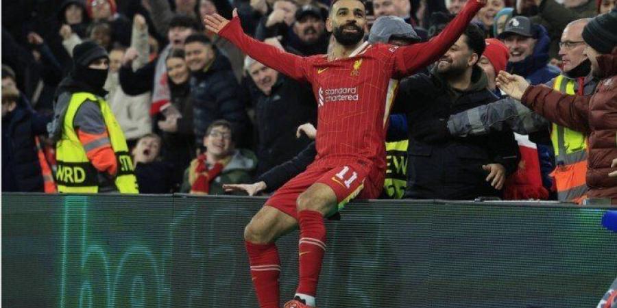 محمد صلاح يقتحم كعكة عيد ميلاد أسطورة ليفربول كاراجر - أرض المملكة