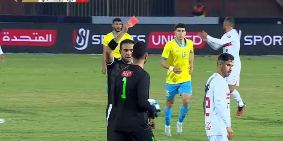 الدوري الممتاز: ناصر ماهر لاعب الزمالك يحصل على البطاقة الحمراء بعد ضرب مدافع الإسماعيلي بدون كرة - أرض المملكة