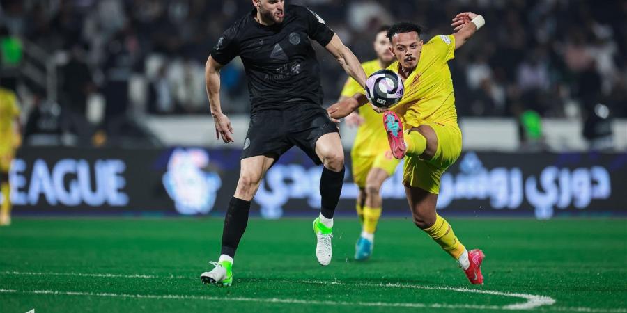 دوري روشن السعودي: القادسية ينتصر على الشباب (2/3) والتعادل السلبي يحسم مواجهة ضمك والأخدود - أرض المملكة