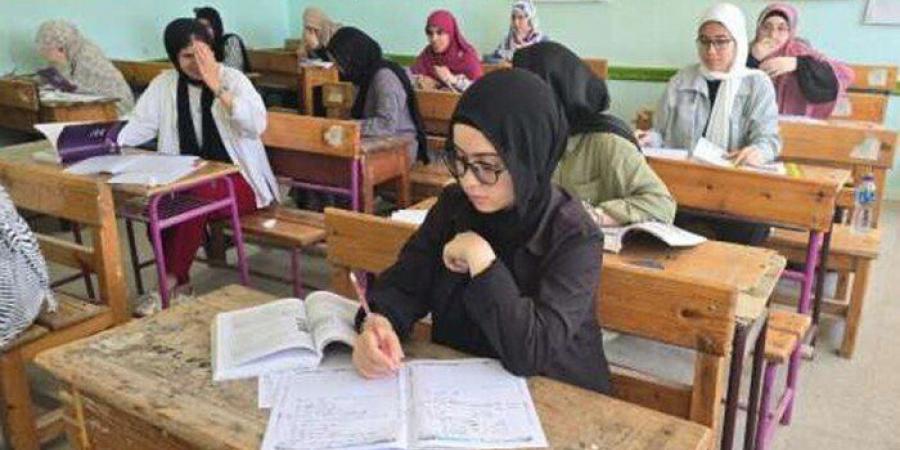 حل التقييم الأسبوعي لمادة اللغة العربية لطلاب أولى ثانوي 2025 - أرض المملكة