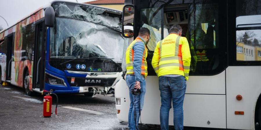 صور| إصابة 30 شخصًا بينهم أطفال في حادث تصادم حافلتين في ألمانيا - أرض المملكة